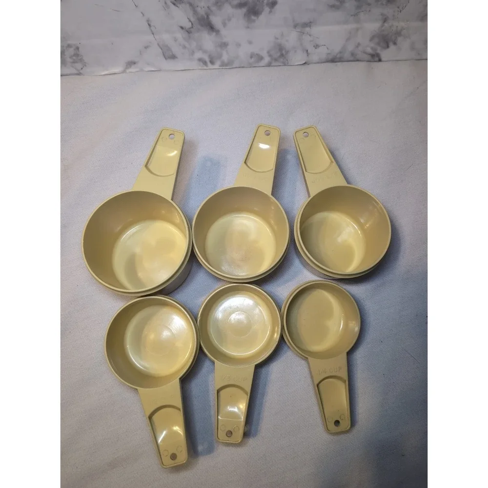 6x Vintage Tupperware Nesting Measuring Cups Yellow 4x Measuring Spoons & Funnel